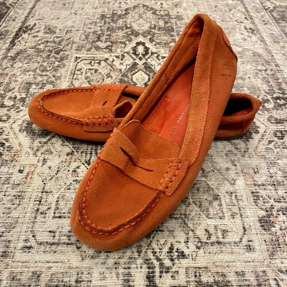 Womens 7.5 Gap Loafers